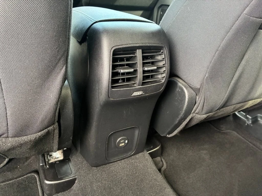 Used 2020  Ford SE image 51