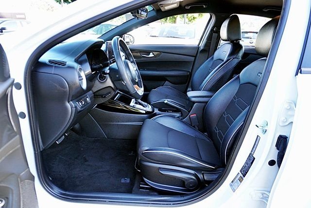 Used 2023 White Kia GT-Line image 12