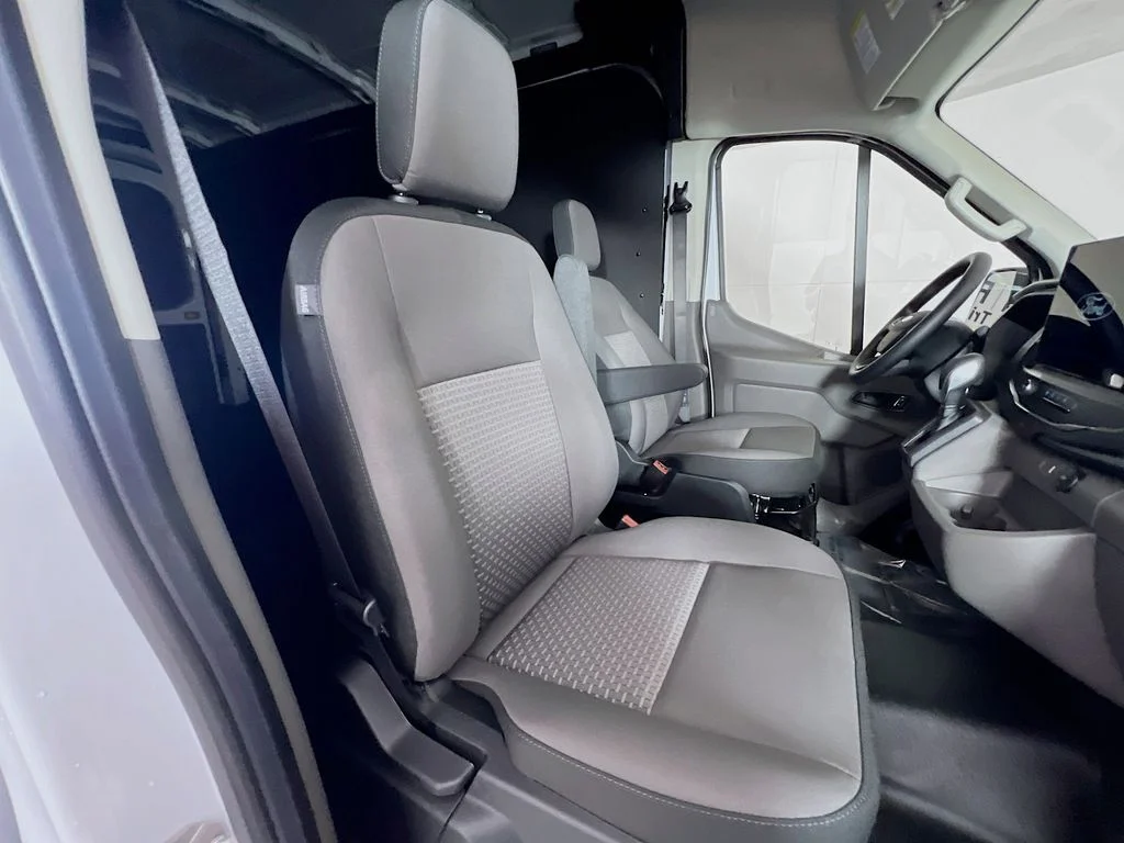 New 2026 Oxford White Ford Base image 16
