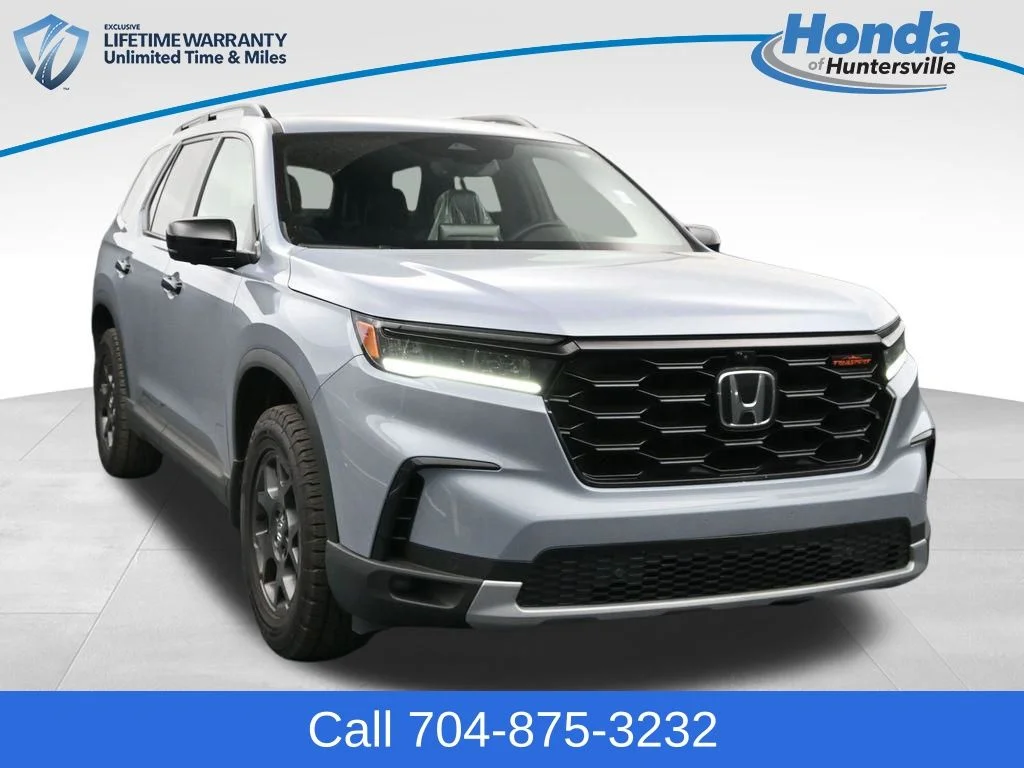 2025 Honda Pilot TrailSport AWD's photo