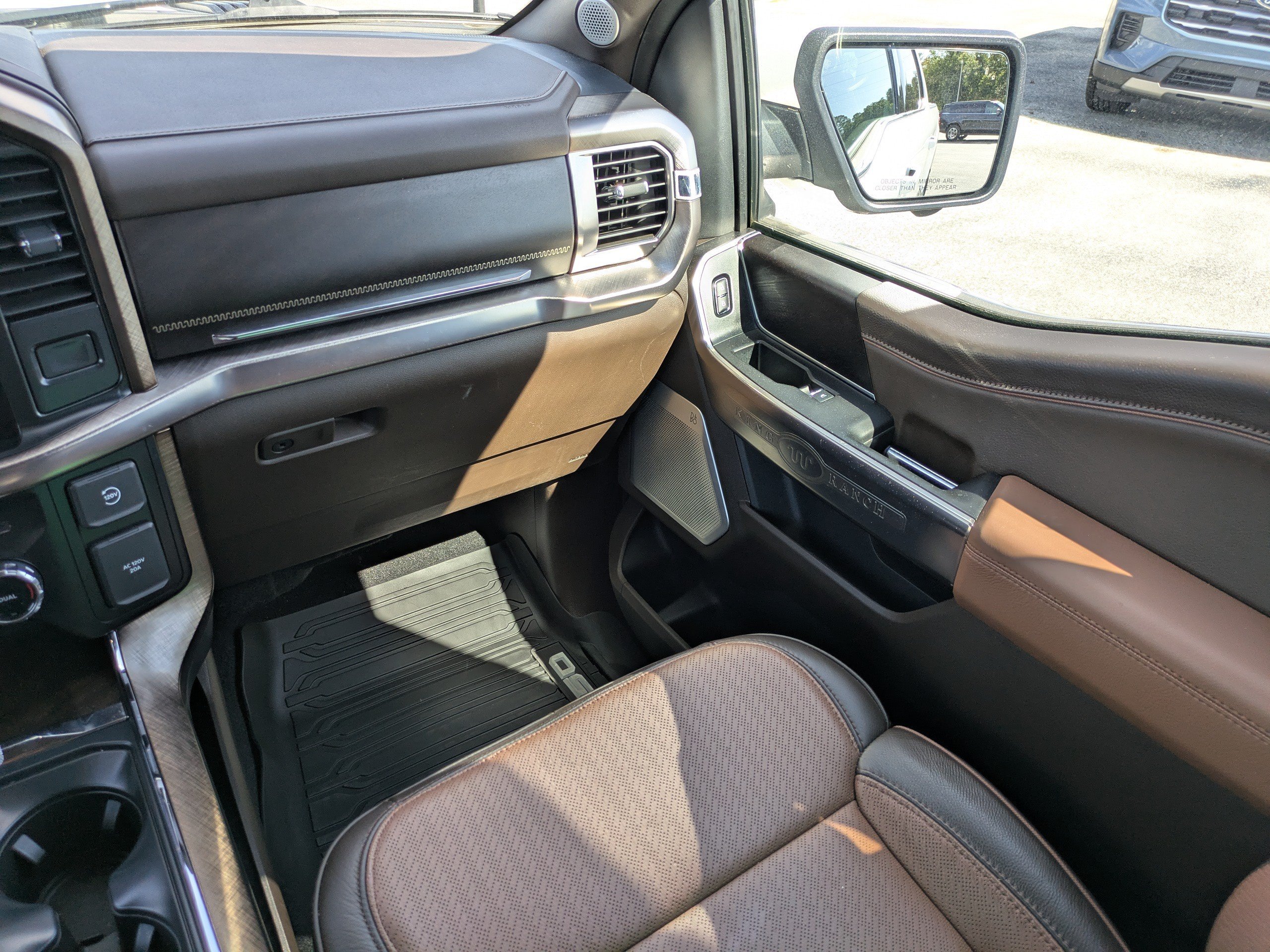 Used 2024  Ford King Ranch image 16