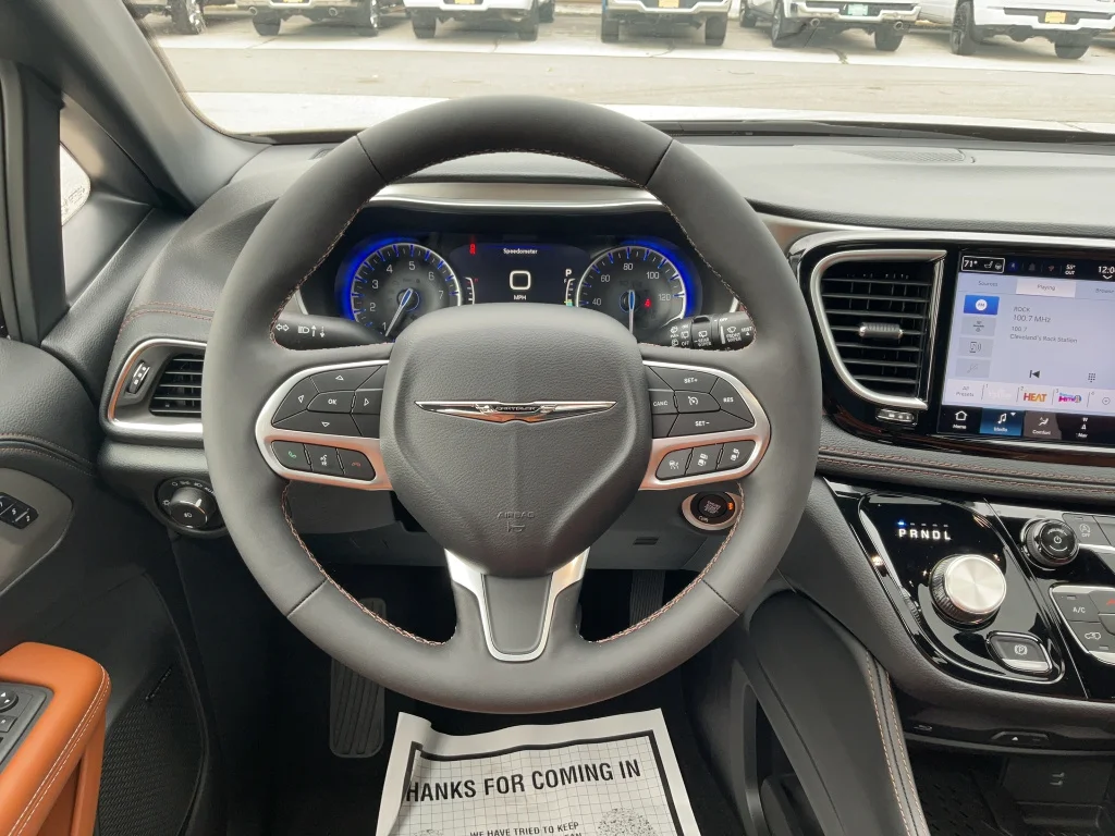 2026 Chrysler Pacifica Pinnacle - Photo 11