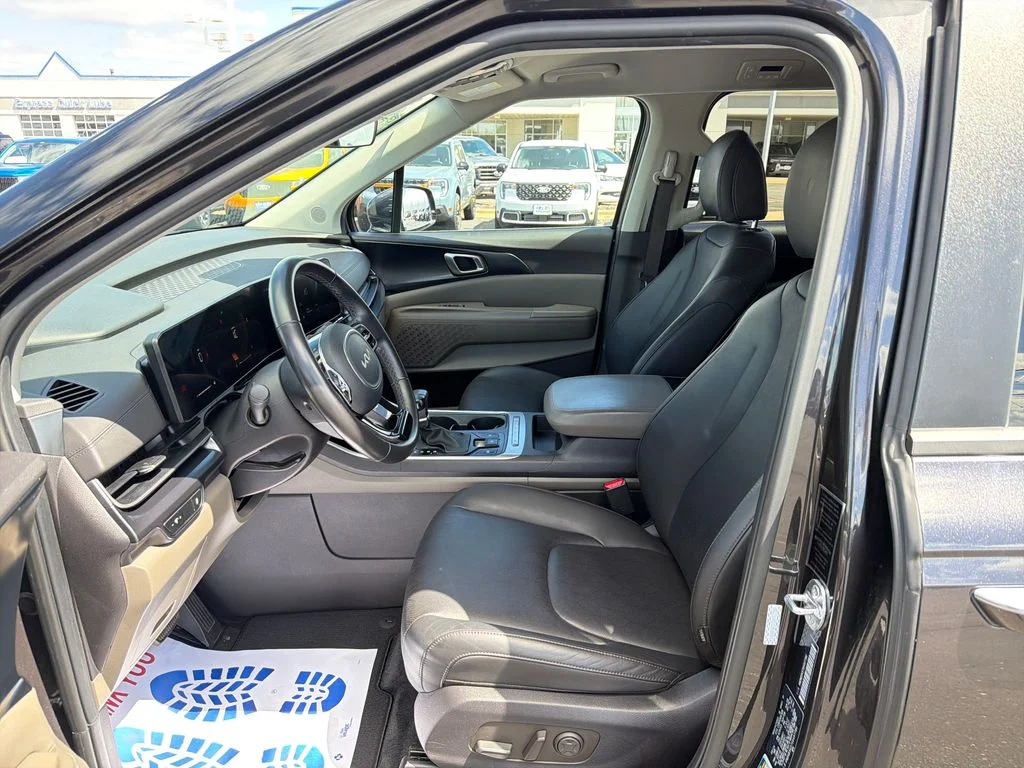 Used 2025 Gray Kia LXS image 9
