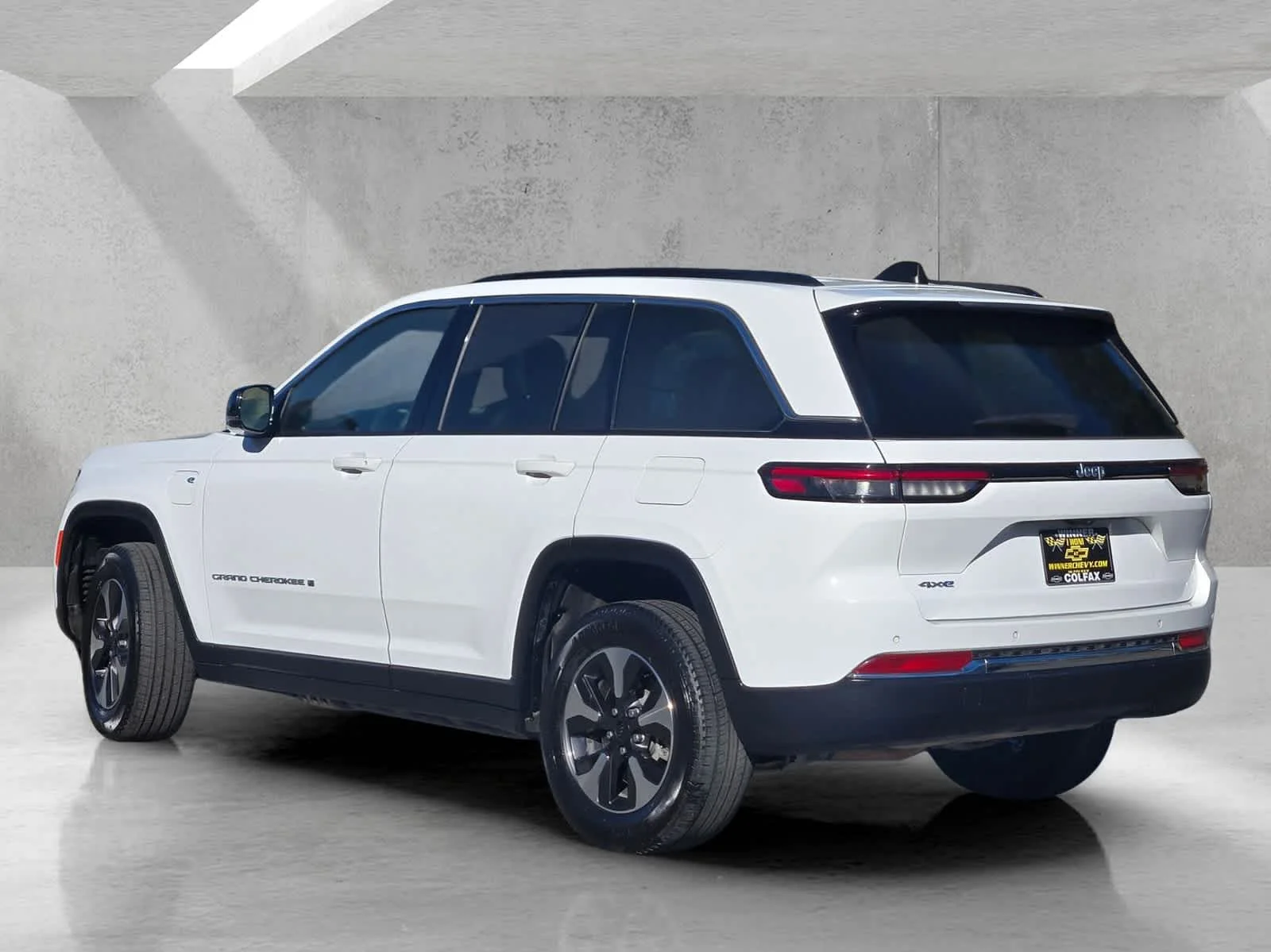 Used 2024  Jeep  image 6