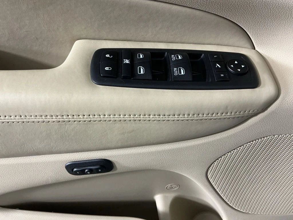 Certified Used 2020 White Jeep Overland image 19