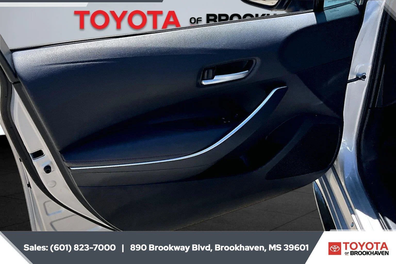 Used 2024 Classic Silver Metallic Toyota SE image 17