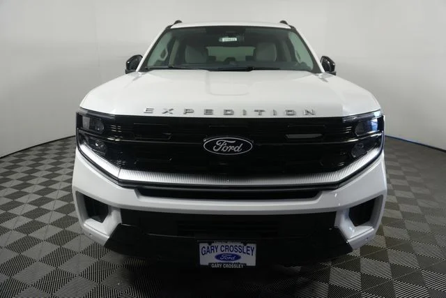 New 2027 Star White Metallic Tri-Coat Ford Platinum image 8