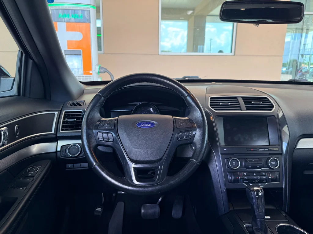 Used 2016 Magnetic Metallic Ford XLT image 19