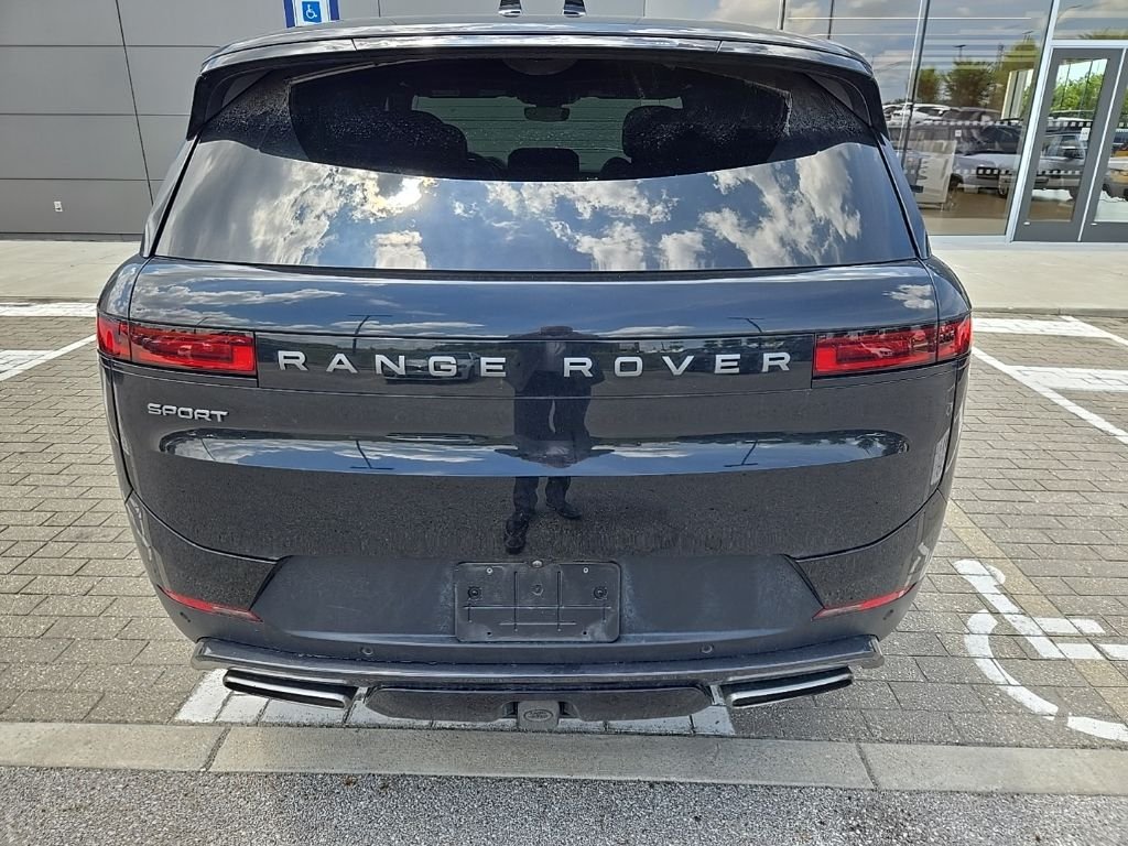 Used 2024 Santorini Black Metallic Land Rover SE image 6