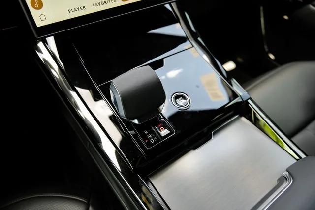 New 2026 Santorini Black Land Rover SE image 31