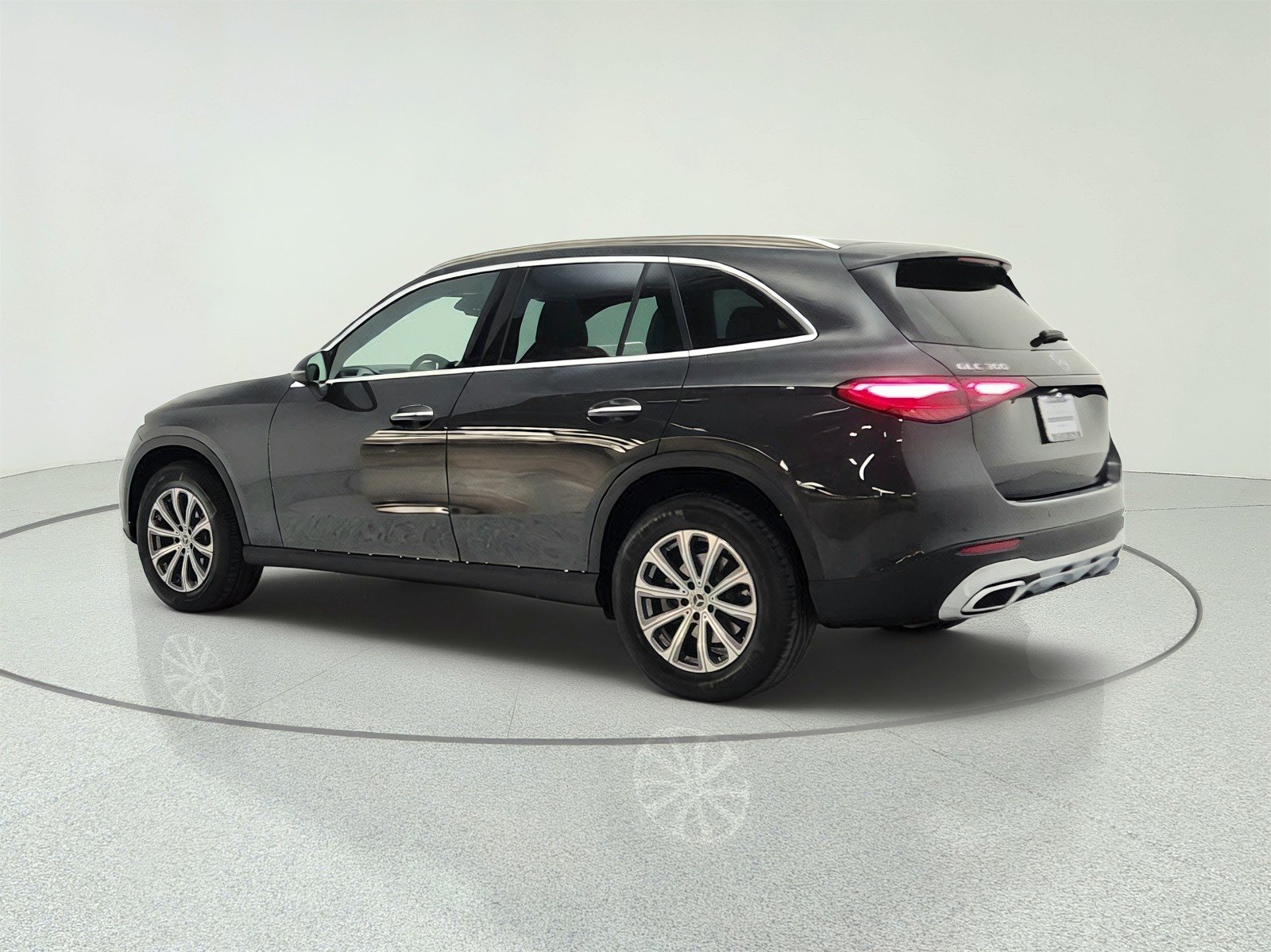 Certified Used 2026 Graphite Grey Metallic Mercedes-Benz GLC 300 SUV image 7