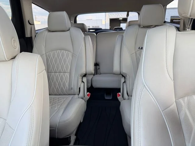 Used 2023 White Buick Avenir image 33