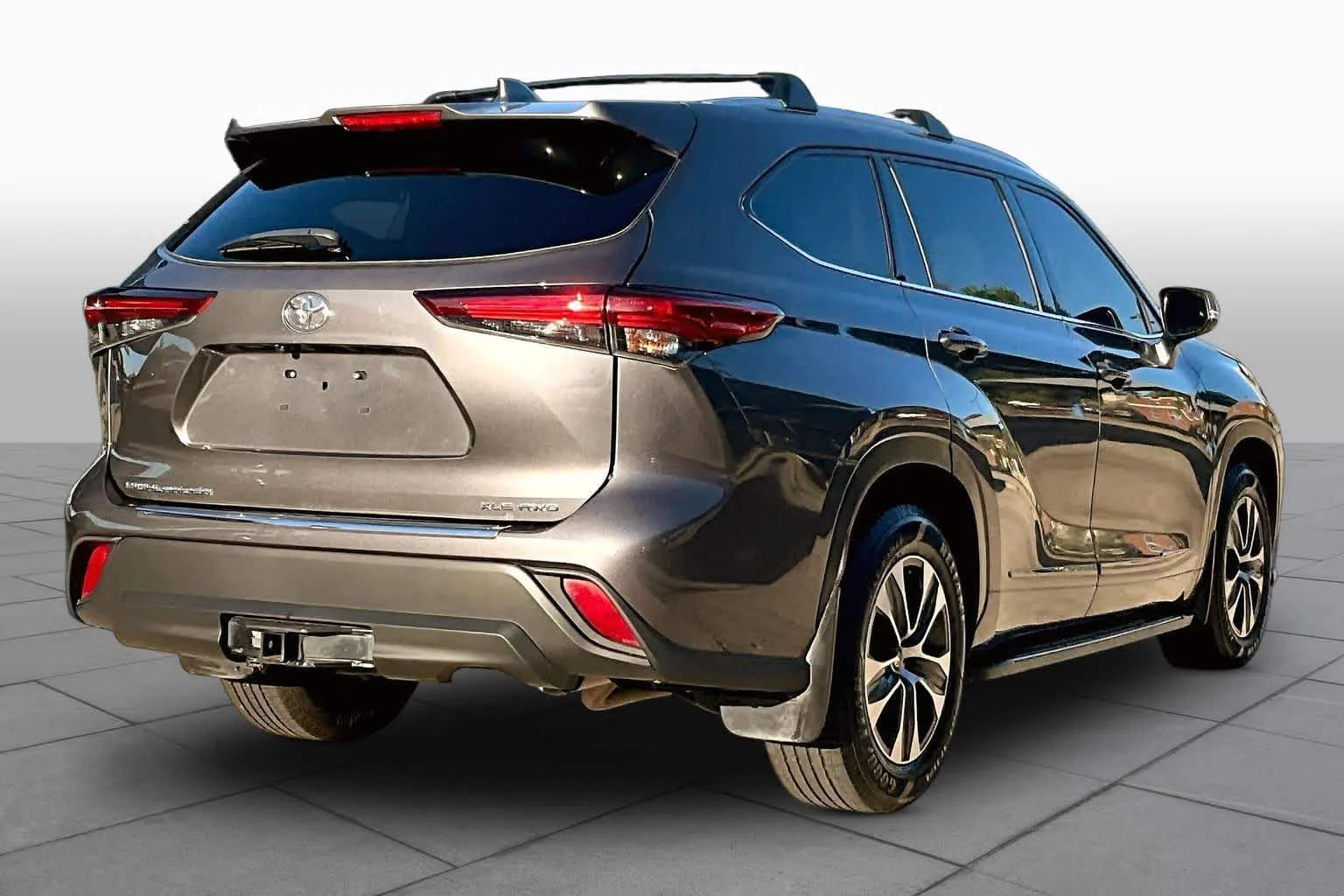 Used 2021 Magnetic Gray Metallic Toyota XLE image 13
