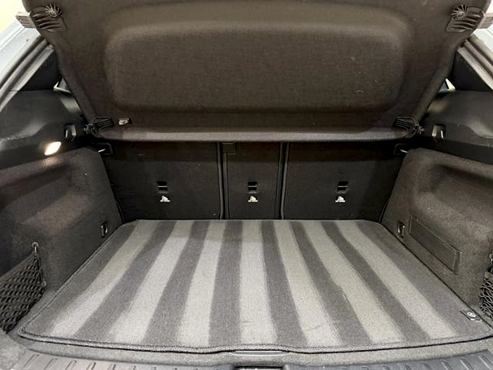 Used 2025 Cirrus Silver Metallic Mercedes-Benz 4MATIC® image 21