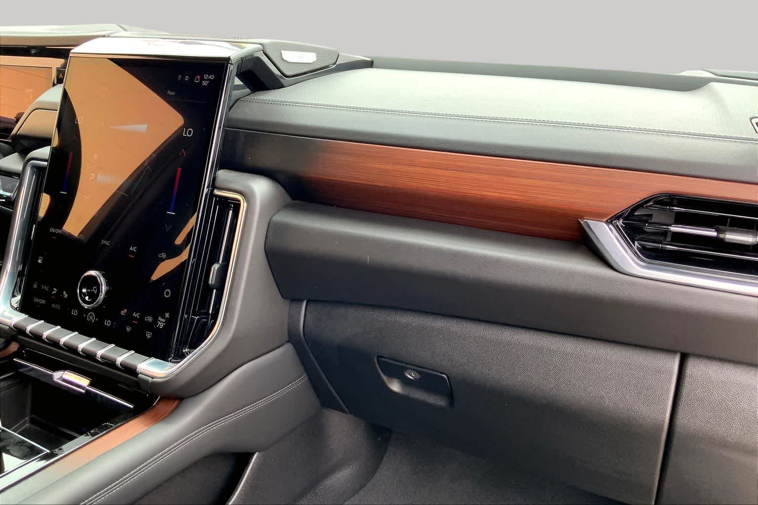 Used 2025 Onyx Black GMC Denali image 19