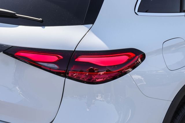 Used 2025  Mercedes-Benz GLC 300 image 8