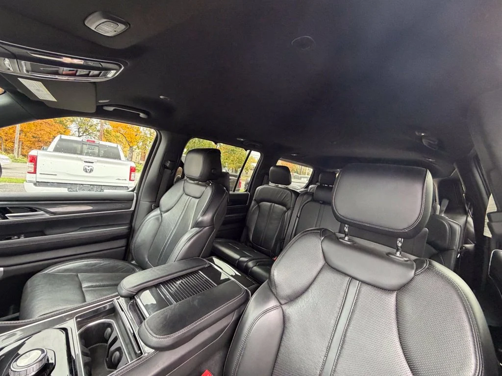 Used 2022 Diamond Black Cry Jeep Series I image 18