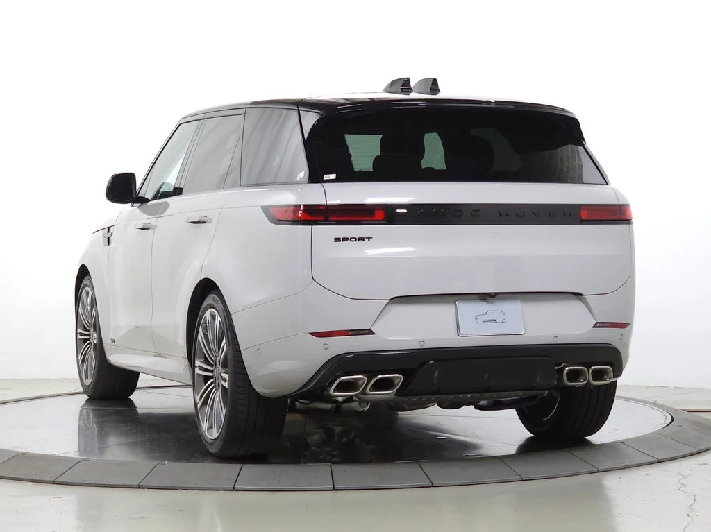 New 2026 Borasco Grey Land Rover Dynamic SE image 4