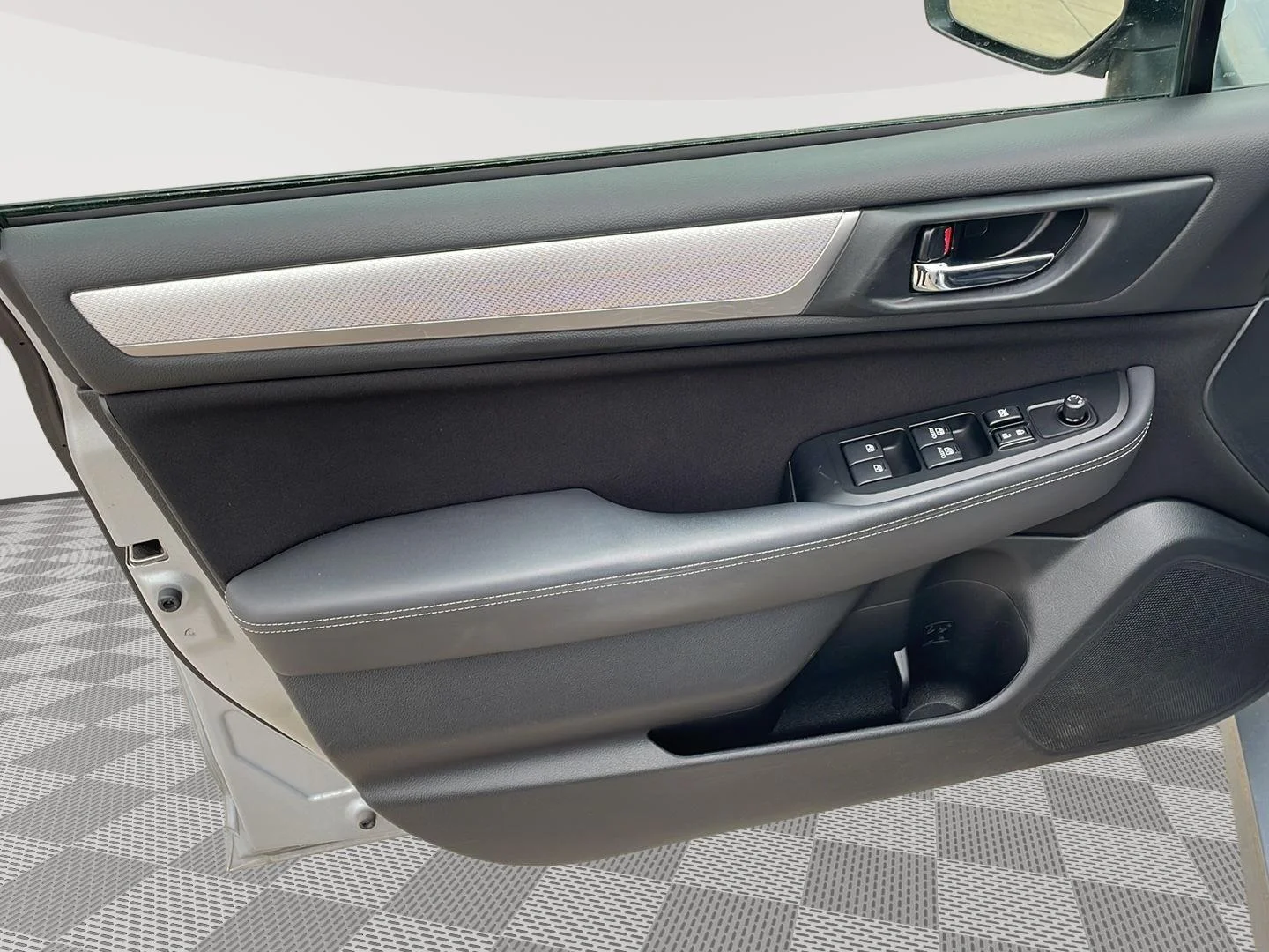 Used 2015 Ice Silver Metallic Subaru 2.5i Premium image 10