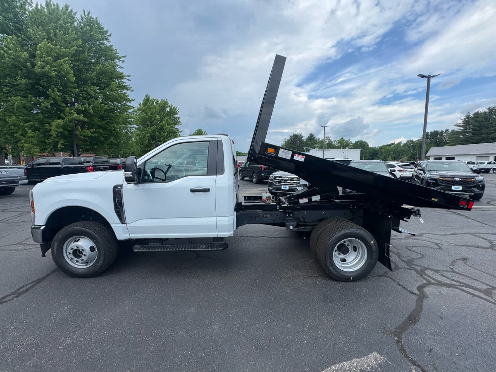 New 2026 Oxford White Ford XL image 3