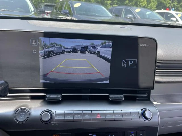 Used 2025 White Hyundai SEL image 28