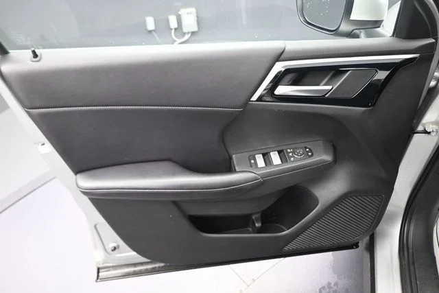Used 2023  Mitsubishi  image 27