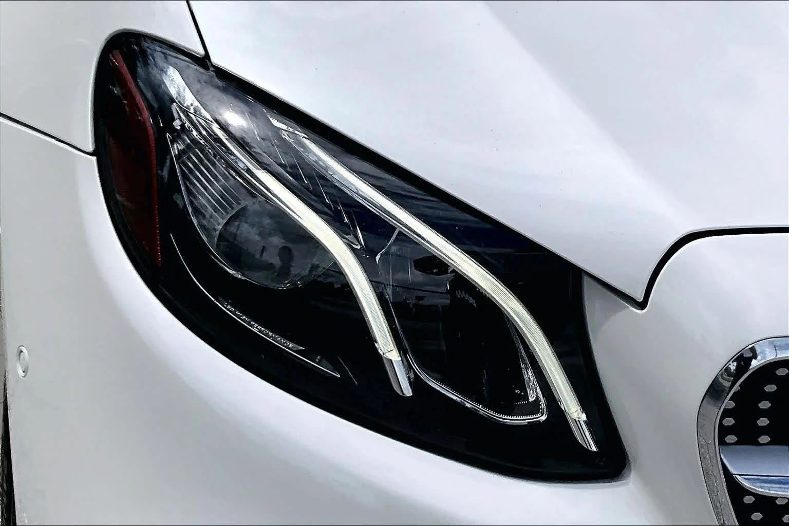 Used 2018 designo Diamond White Mercedes-Benz E 400 image 28