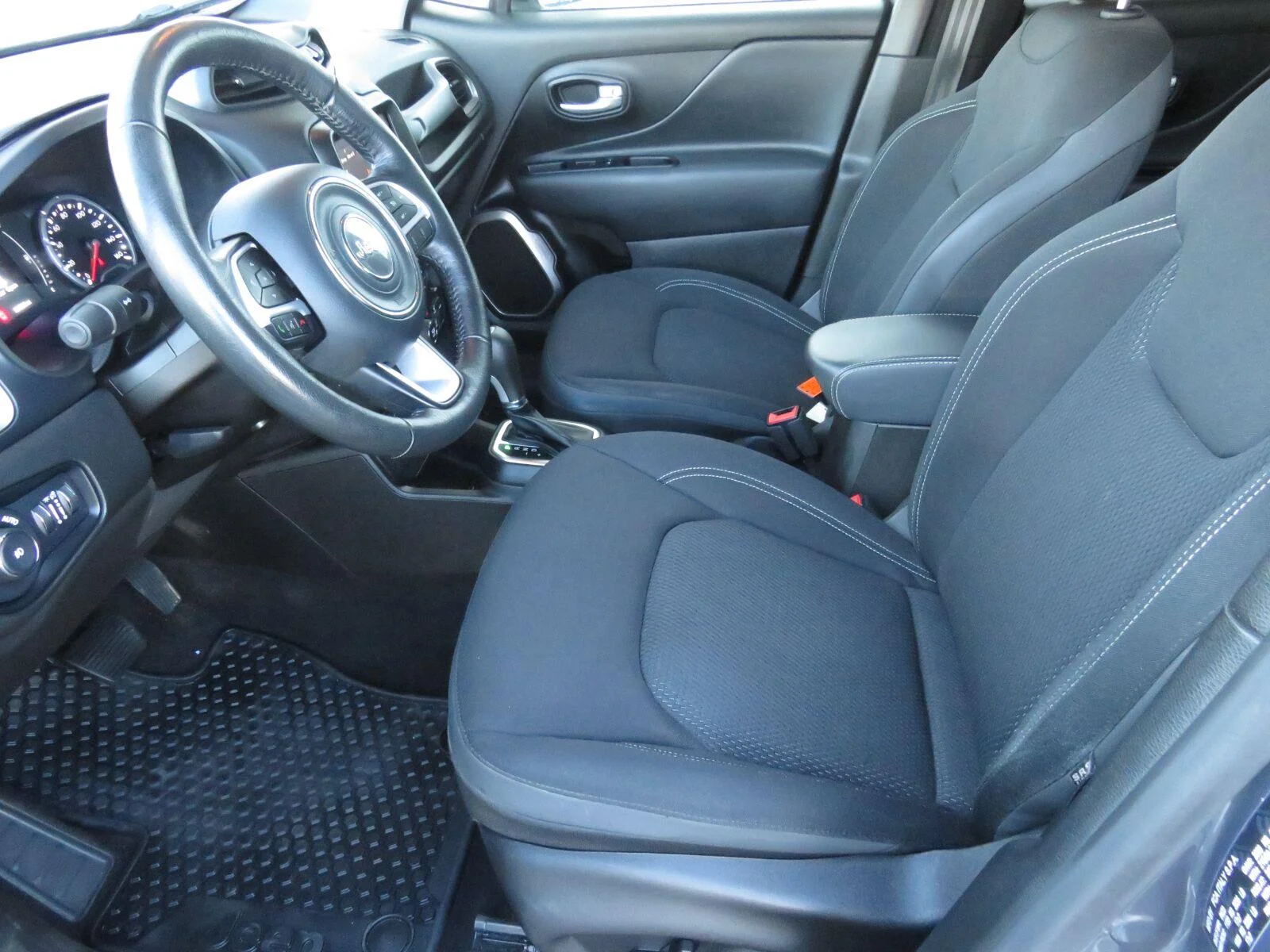 Used 2023 Graphite Gray Jeep Latitude image 19