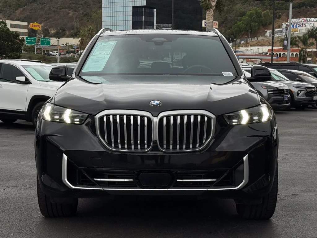 Used 2024  BMW sDrive40i image 4