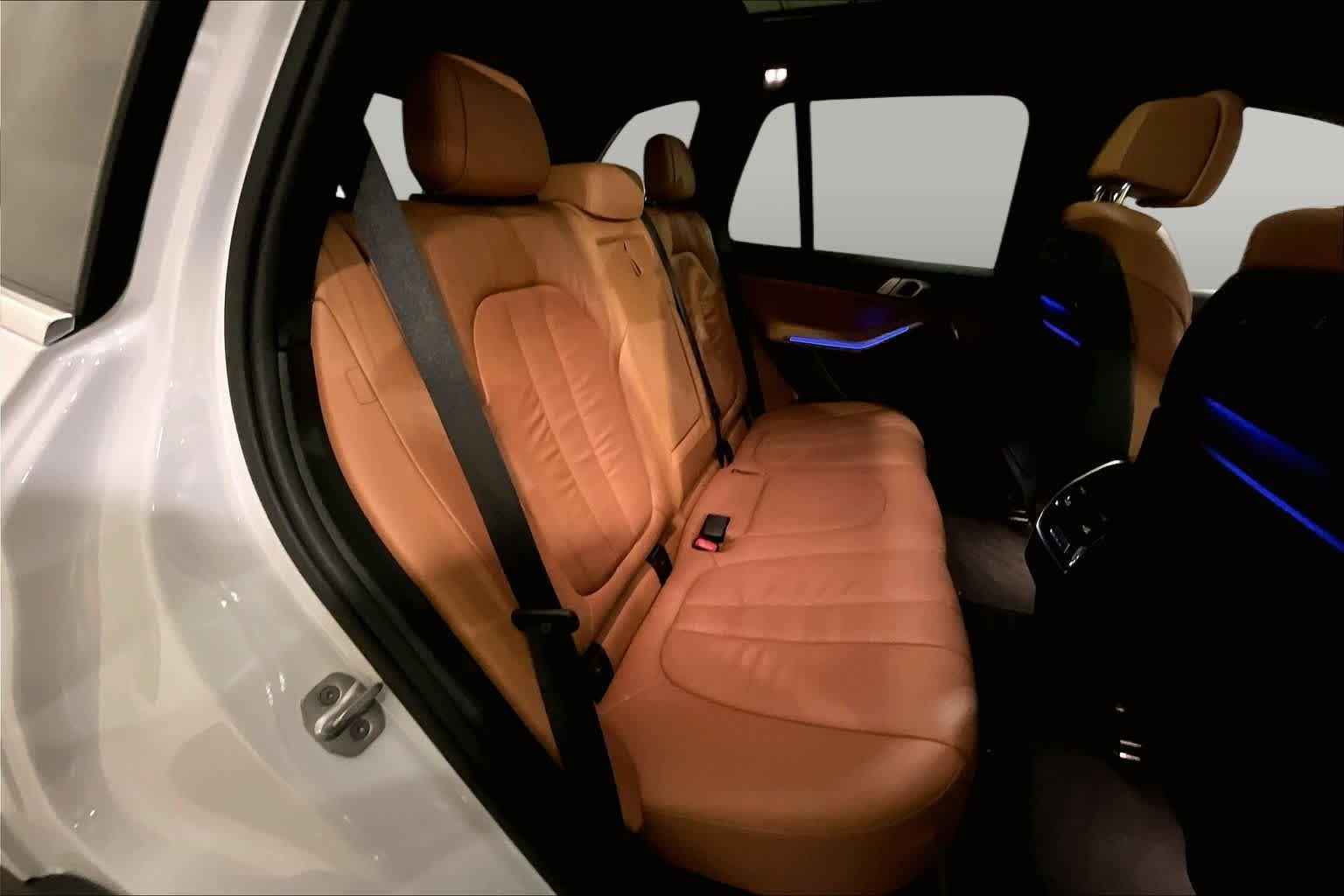 Used 2019 Mineral White Metallic BMW xDrive40i image 19