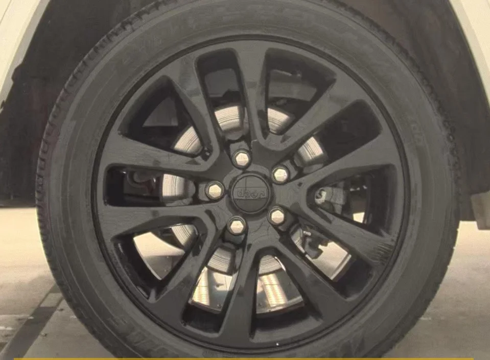 Used 2020 White Jeep Altitude image 19