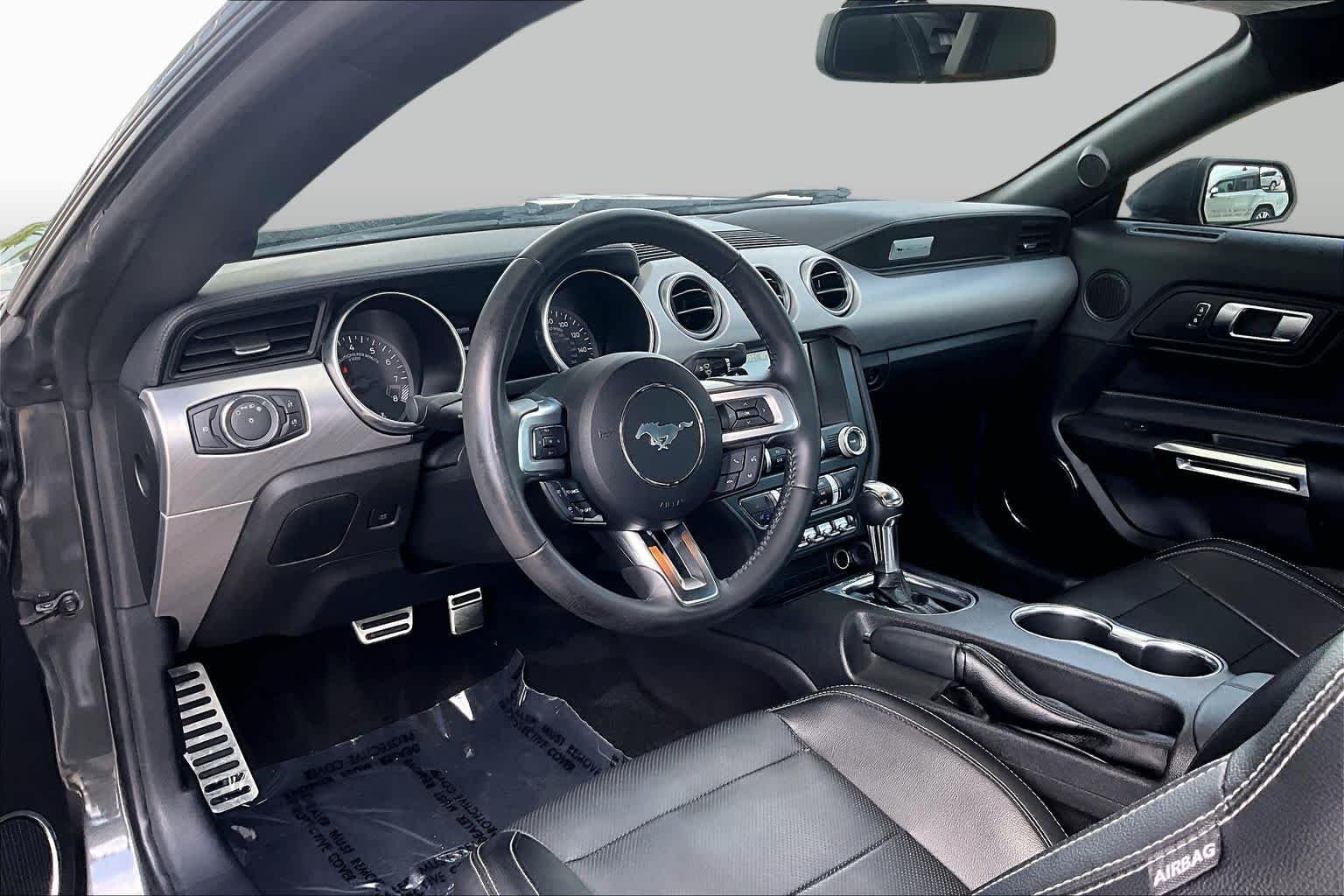 Used 2019 Magnetic Metallic Ford GT Premium image 16