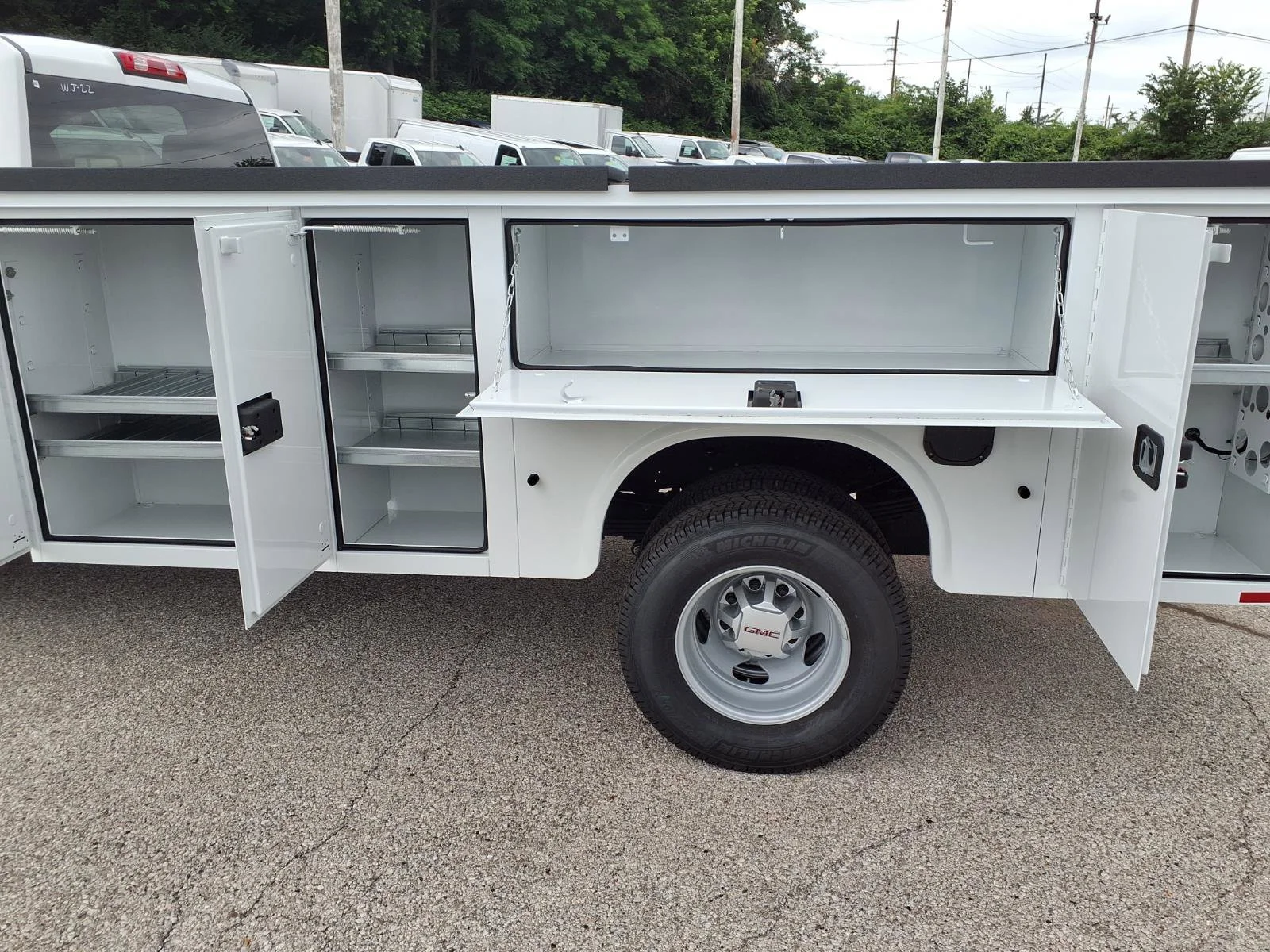 New 2026 Summit White GMC Pro image 3