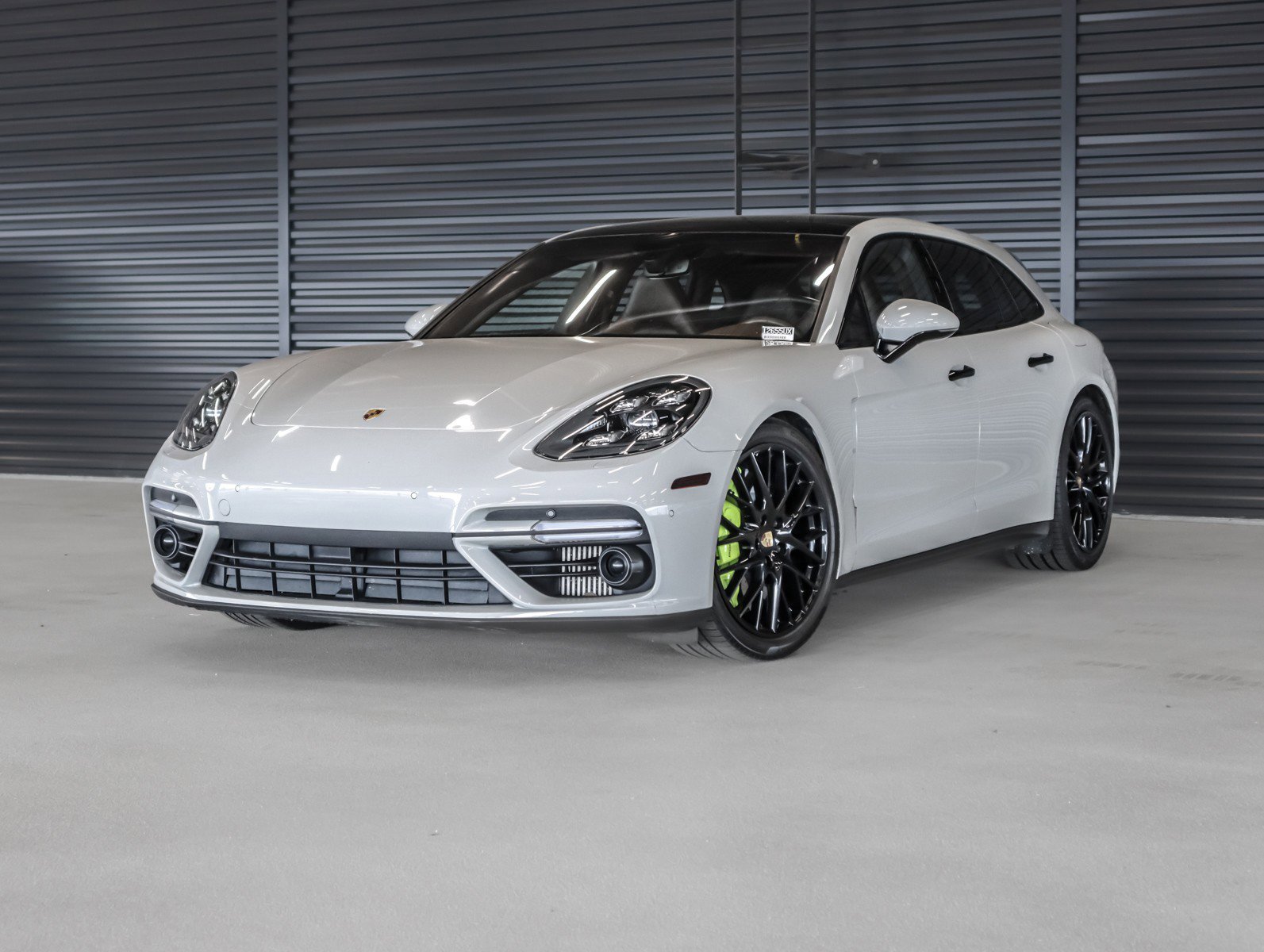 2018 Porsche Panamera Turbo S E-Hybrid Sport Turismo's photo