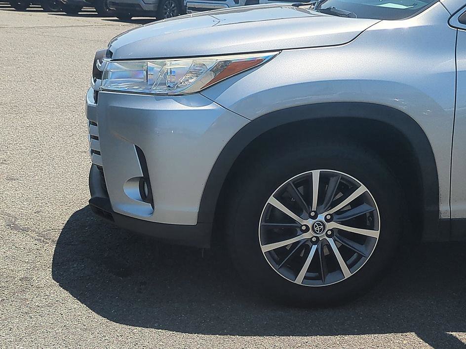 Used 2019 Celestial Silver Metallic Toyota XLE image 10