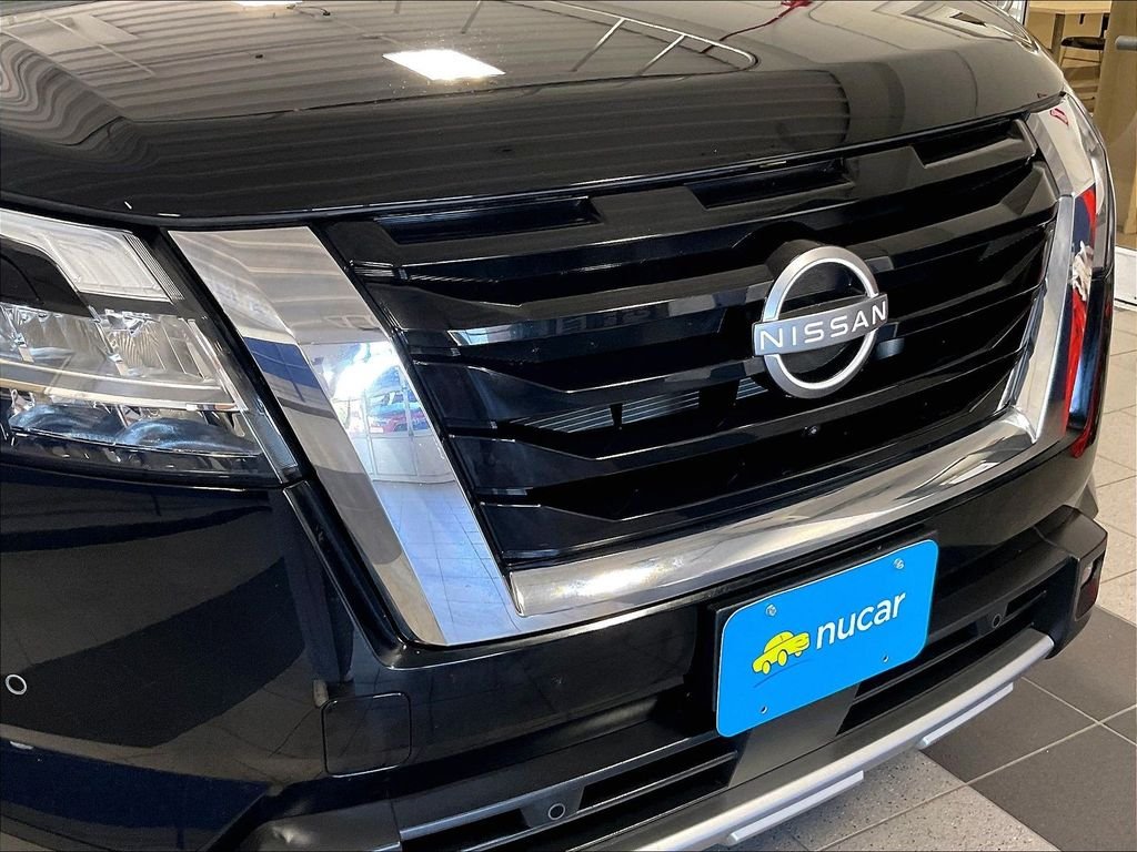 Used 2023 Super Black Nissan SL image 33