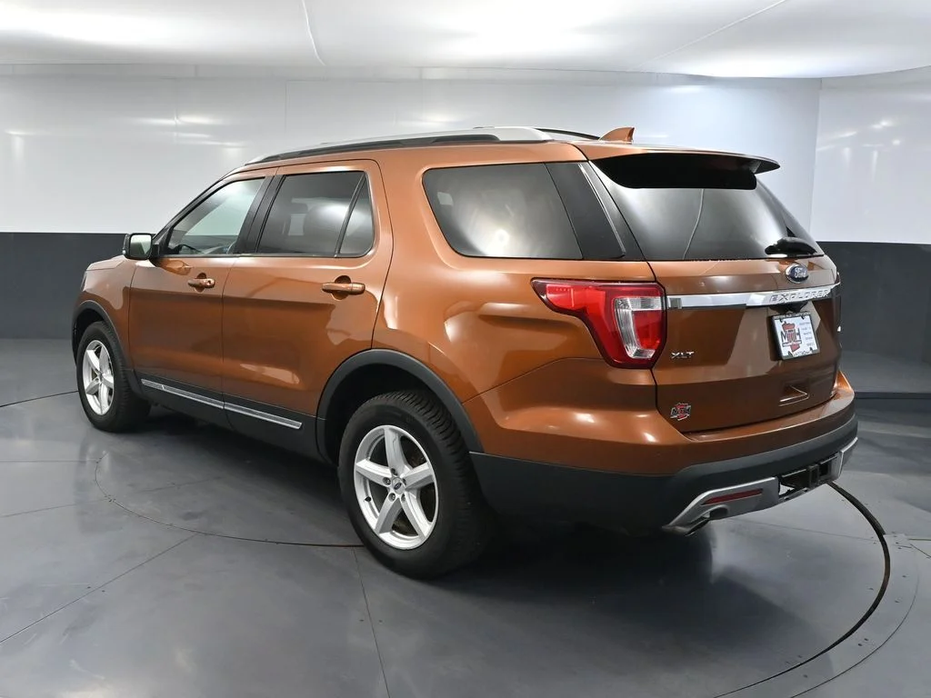 Used 2017 Red Ford XLT image 9
