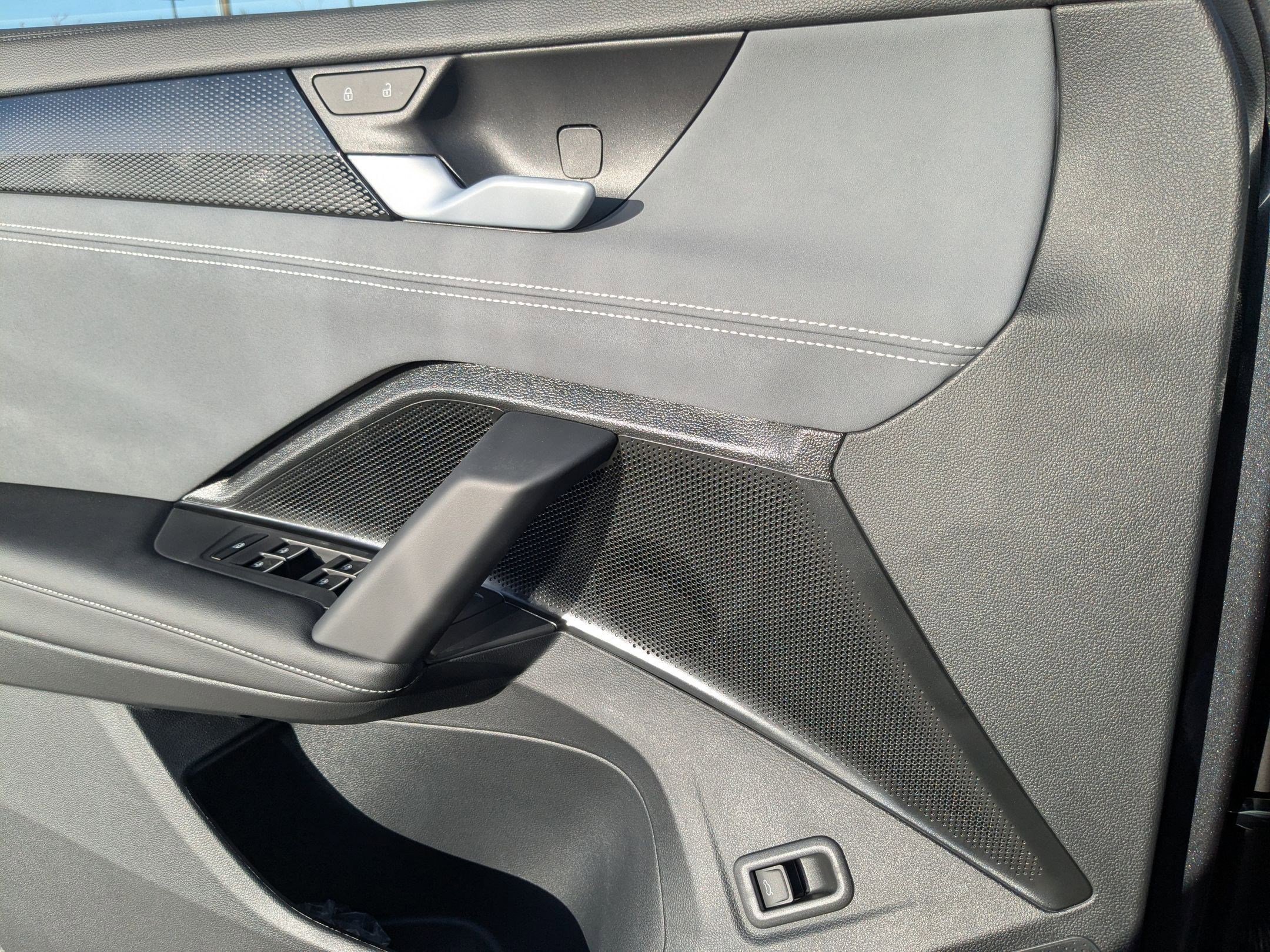 New 2026 Platinum Gray Metallic Volkswagen SE image 8