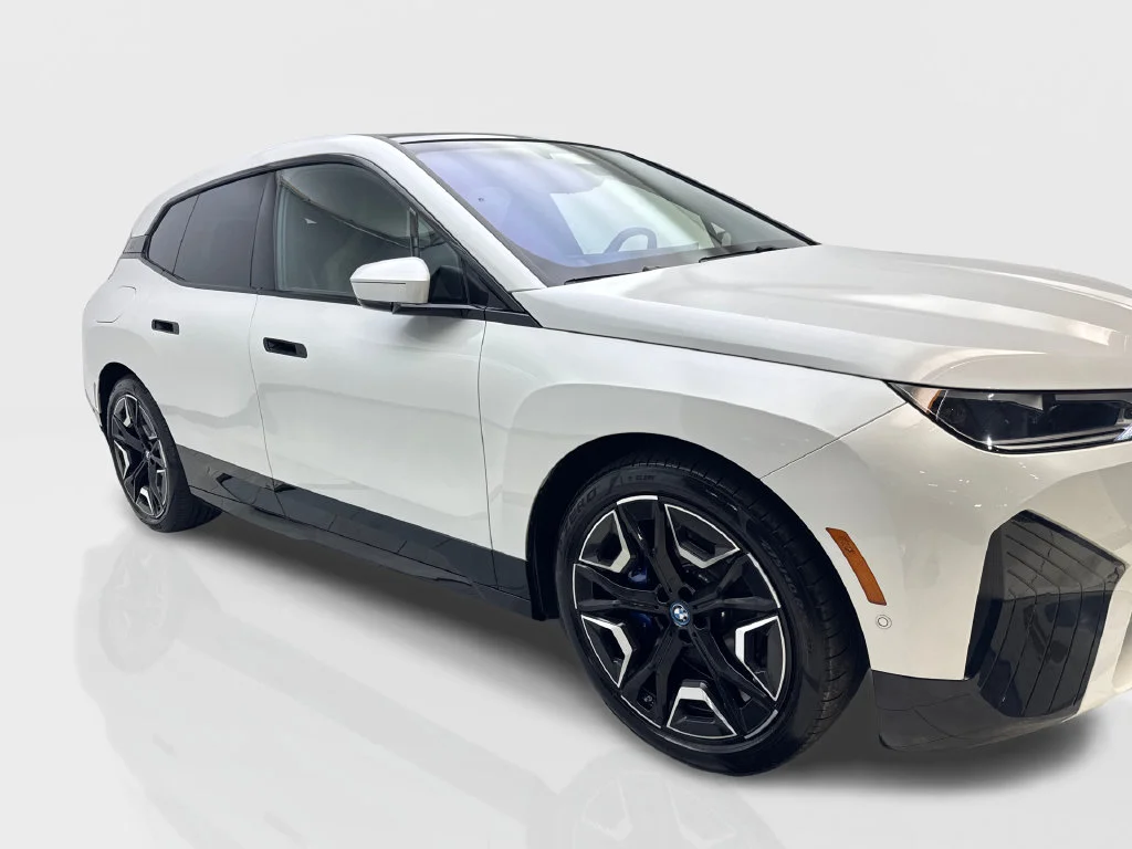 Used 2023 White BMW M60 image 14