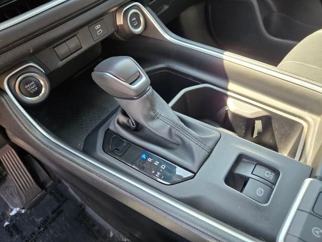 Used 2025  Toyota XLE image 27