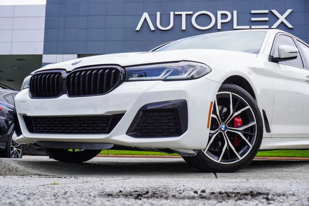 Used 2023 White BMW 530i xDrive image 2