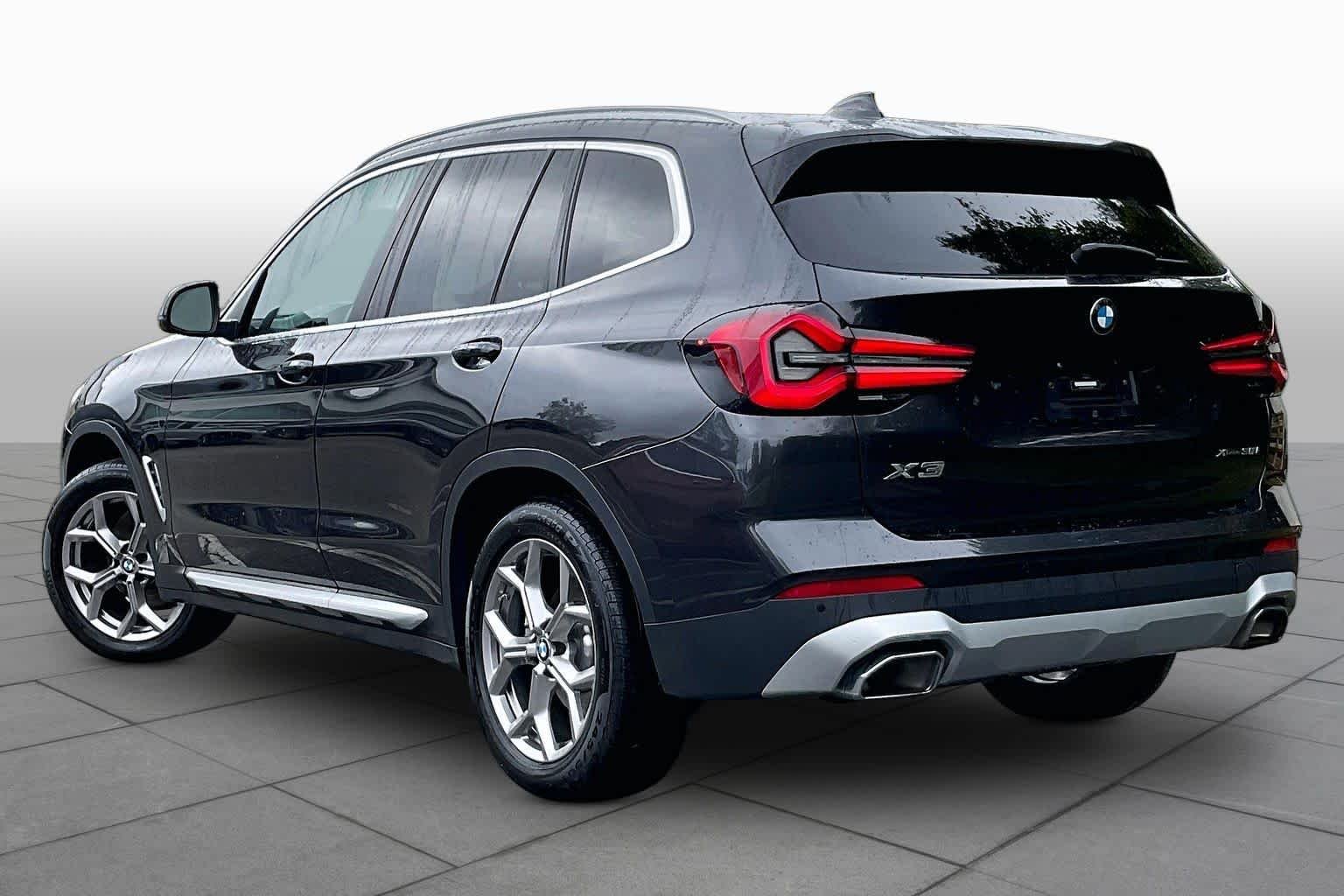 Used 2023 Dark Graphite Metallic BMW xDrive30i image 11