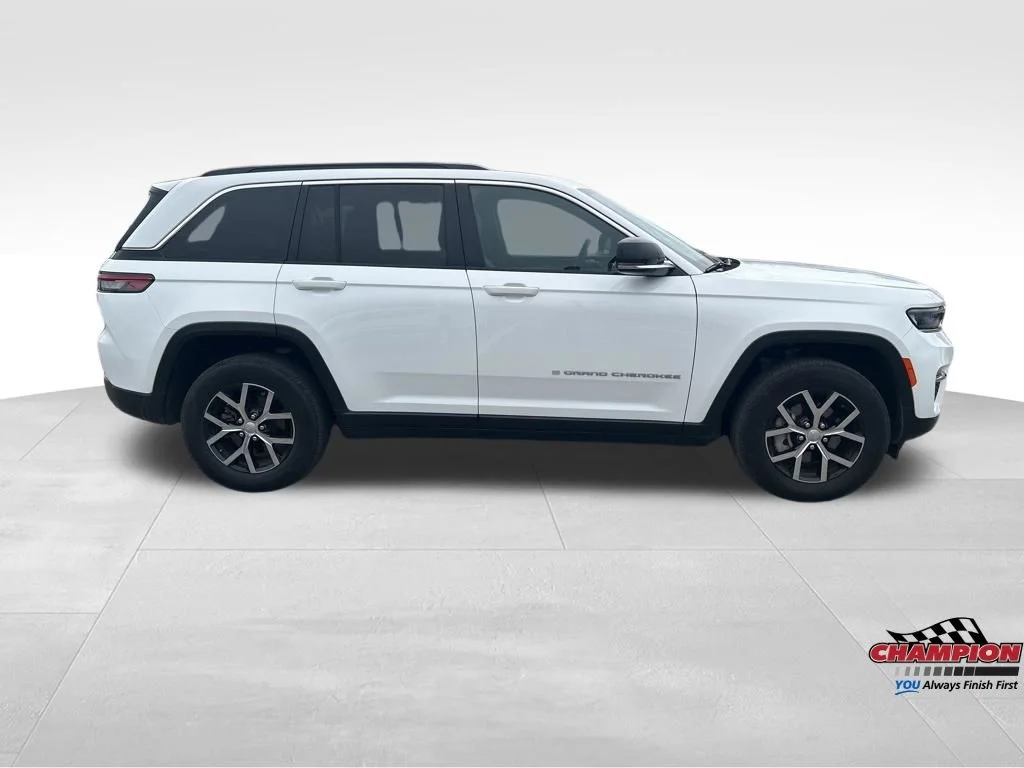 Used 2024 White Jeep Limited image 6