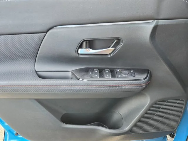 Used 2025 White Nissan SR image 35