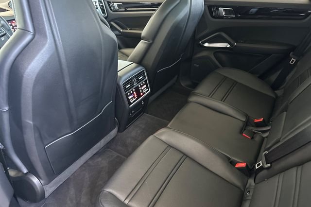 Used 2022  Porsche Turbo image 11