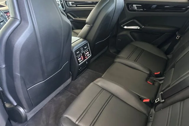 Used 2022  Porsche Turbo image 11