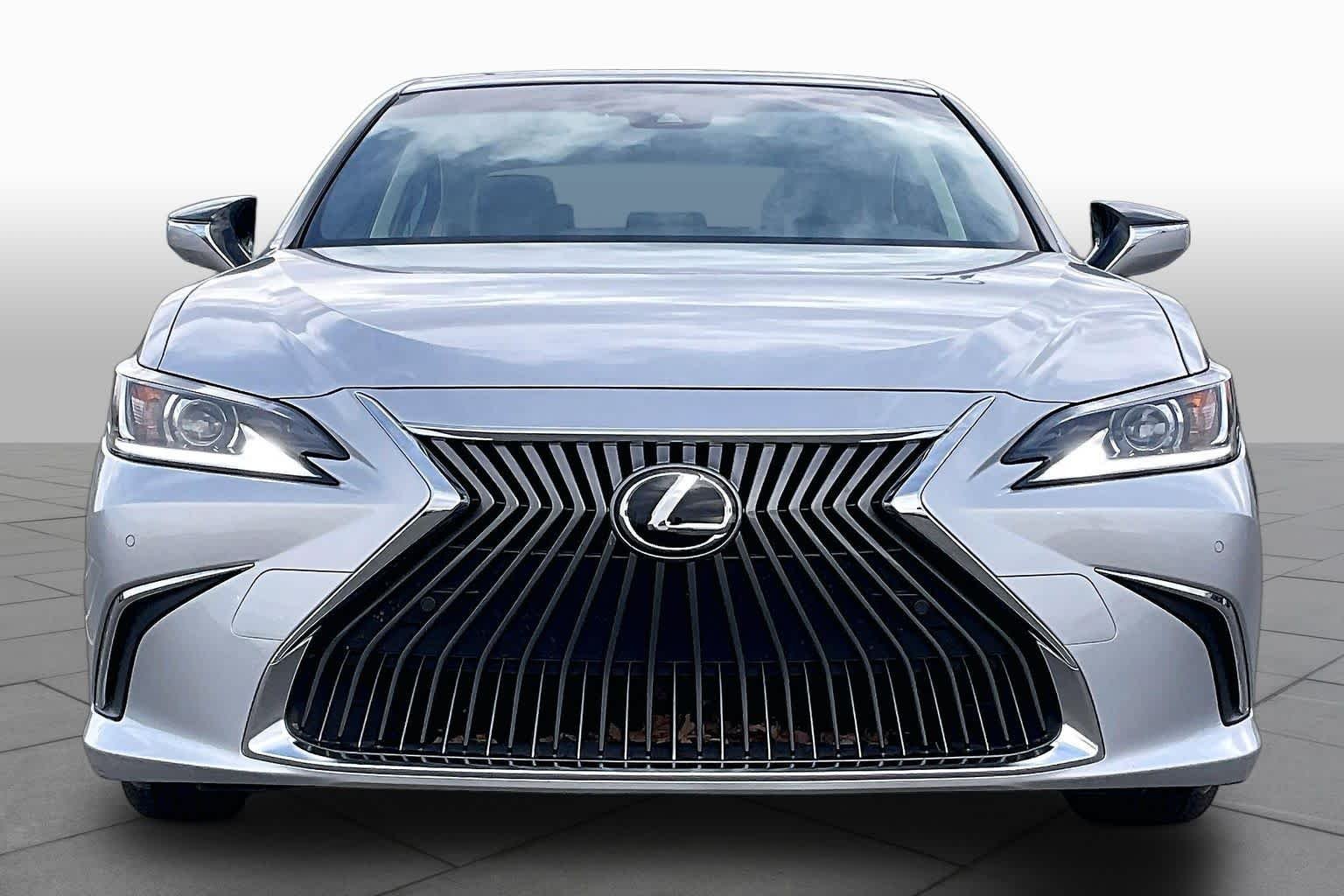 Used 2019 Silver Lining Metallic Lexus  image 4