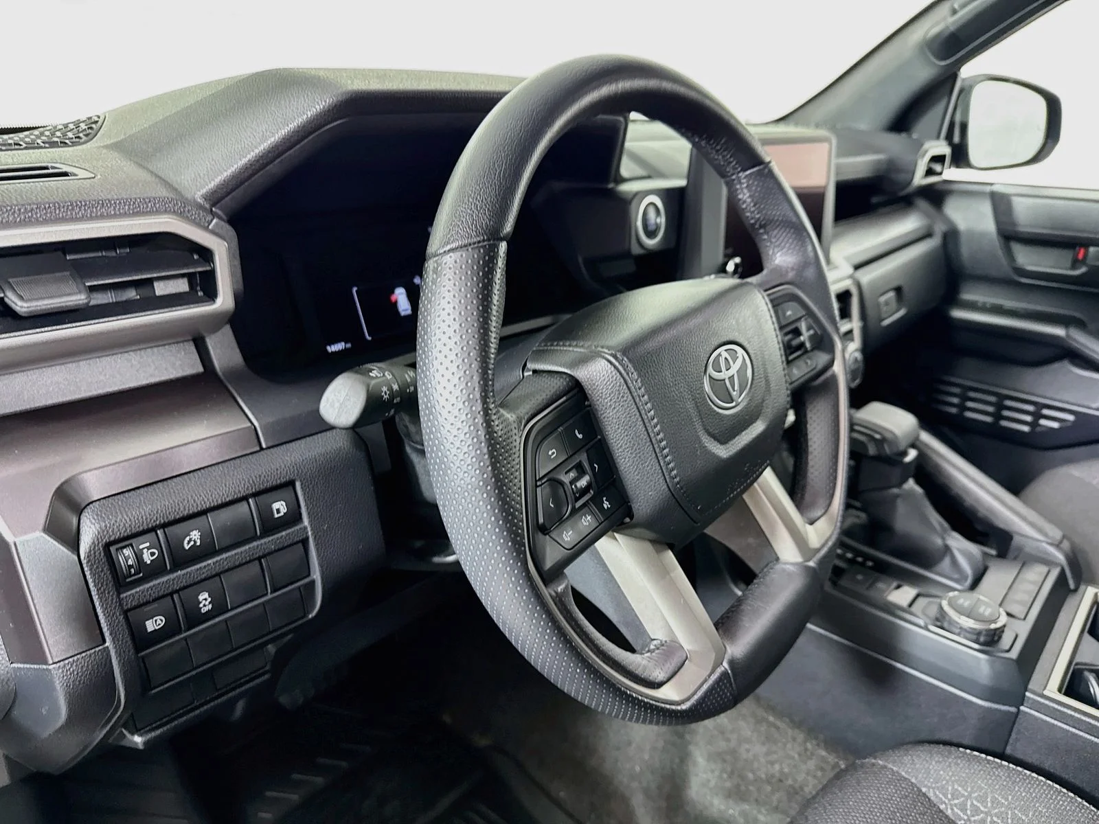 Certified Used 2025  Toyota SR5 image 7