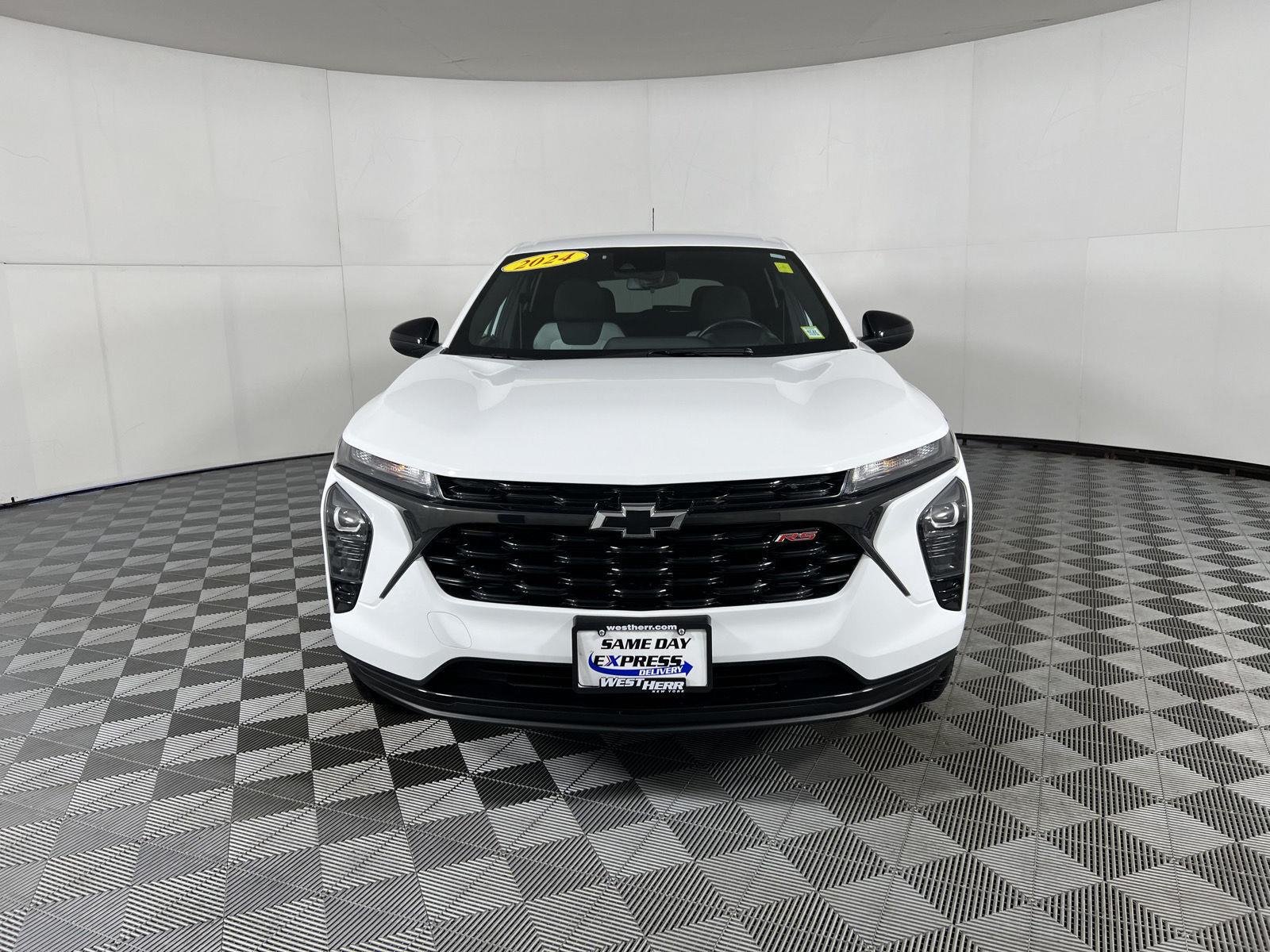 Used 2024 Summit White Chevrolet 1RS image 16