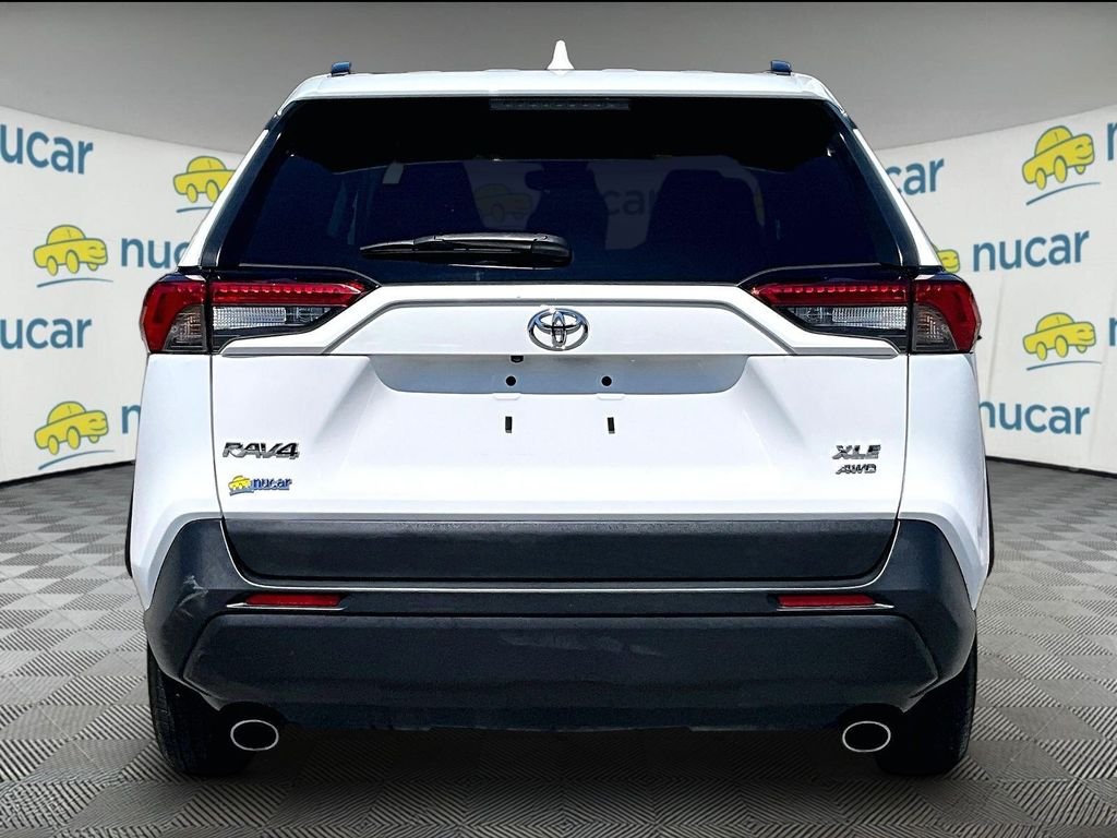 Used 2025 White Toyota XLE image 5